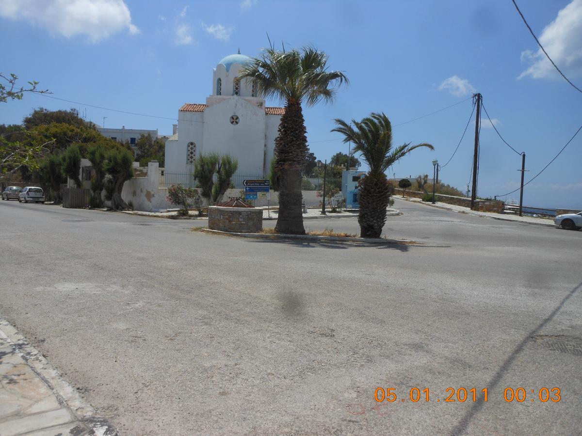 Afrodite Hotel Tínos Buitenkant foto